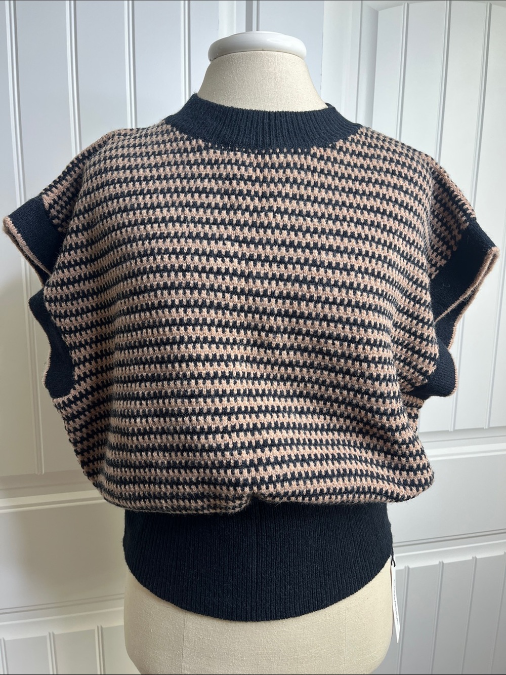 Commense Black and Tan Striped Cap Sleeve Sweater Vest-XL